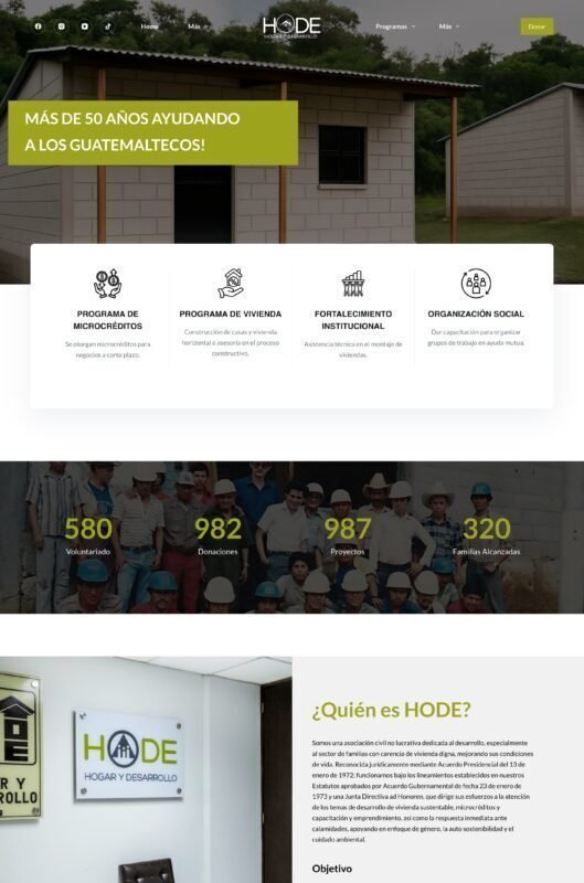 Sitio web de Hogar y Desarrollo en computadora