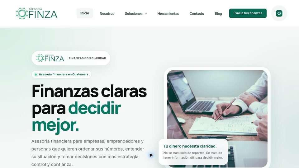 Sitio web de Asesoría Finza en computadora