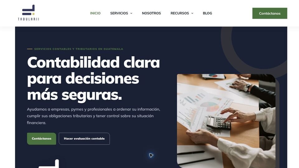Sitio web de Grupo Tabularii en computadora