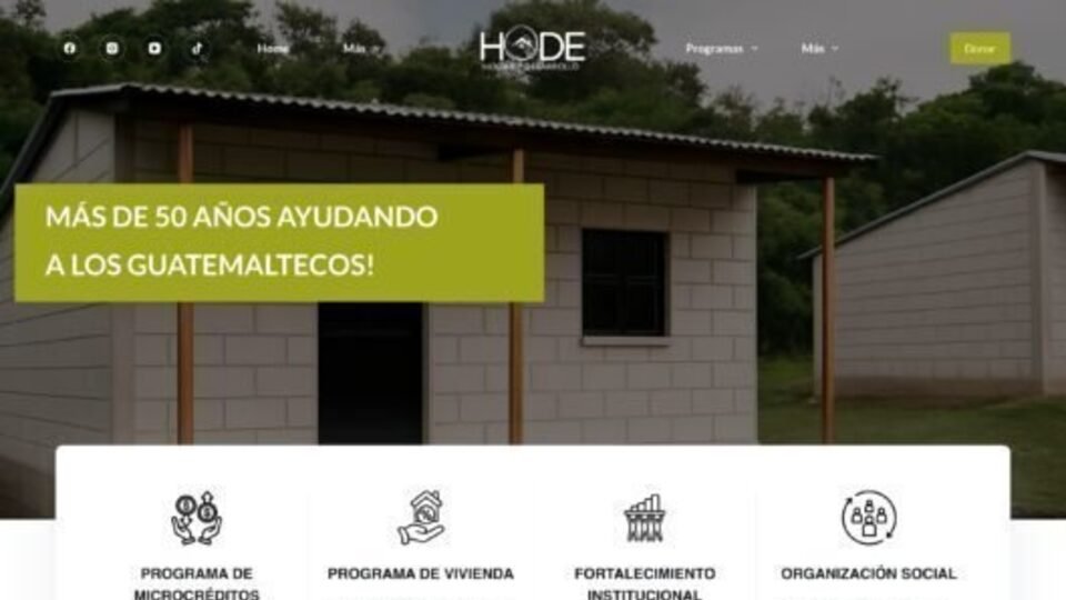 Sitio web de Hogar y Desarrollo en computadora